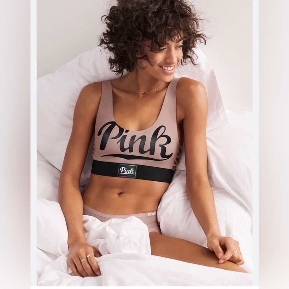 VS PINK LOGO SPORTS BRA